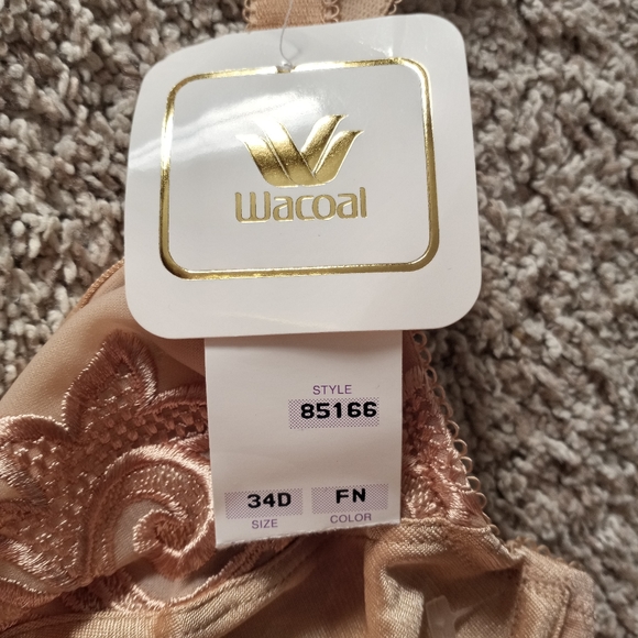 NWT VTG 2 Wacoal Bras - Picture 5 of 5